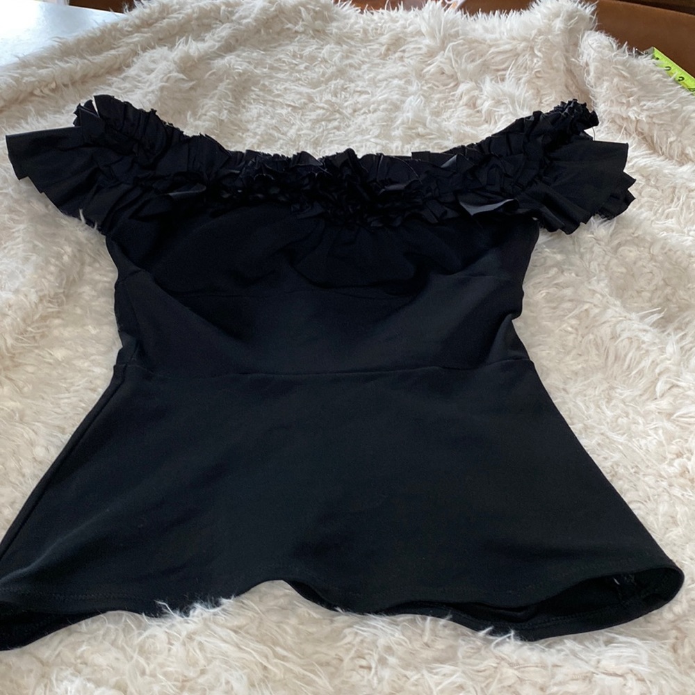 di Hera off shoulder black top